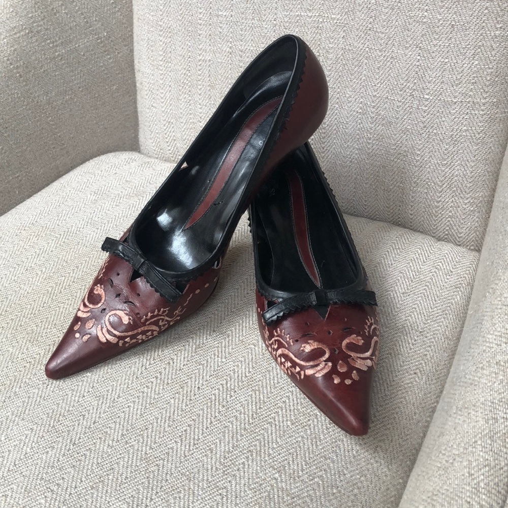 Leather and embroidered kitten heels